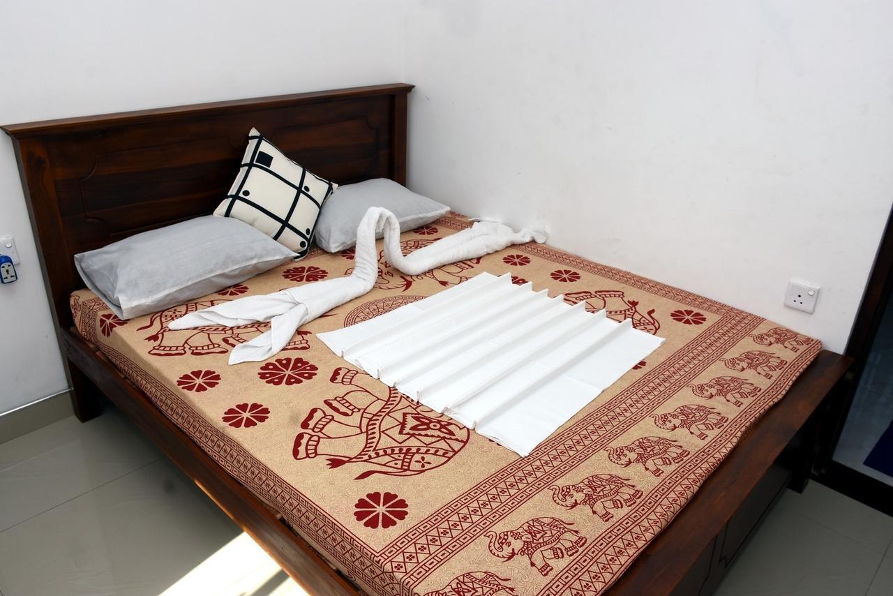 Bluray Beach Apartment Negombo Bagian luar foto