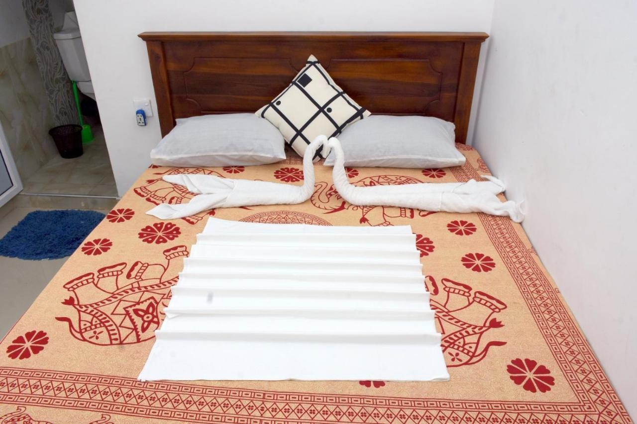 Bluray Beach Apartment Negombo Bagian luar foto