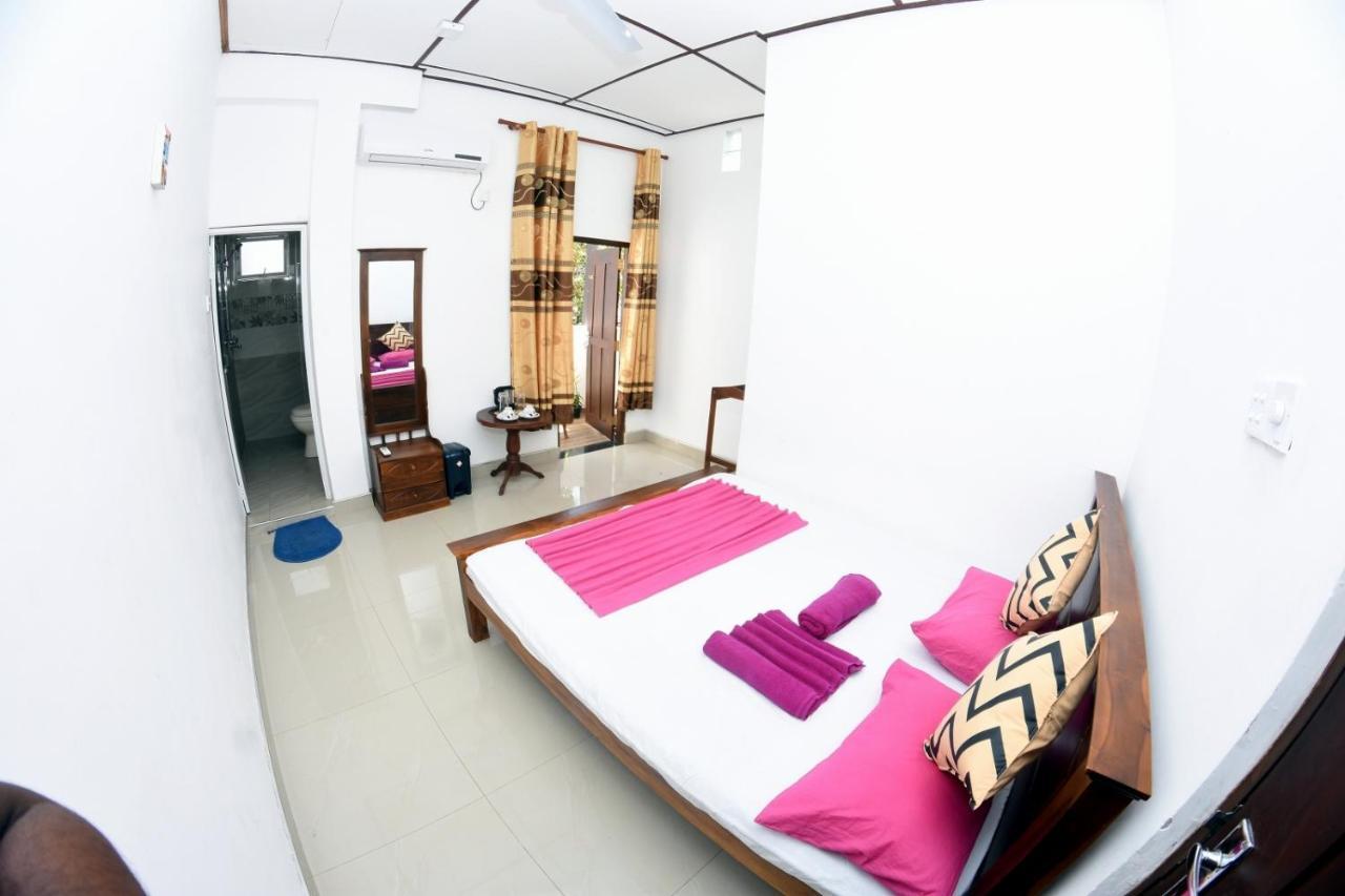 Bluray Beach Apartment Negombo Bagian luar foto