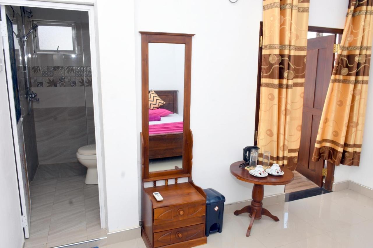 Bluray Beach Apartment Negombo Bagian luar foto